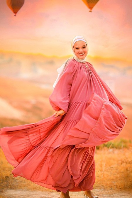 Refka Gül Kurusu Yakası Gipe Detaylı Geniş Kesim Şifon Tesettür Abiye Elbise