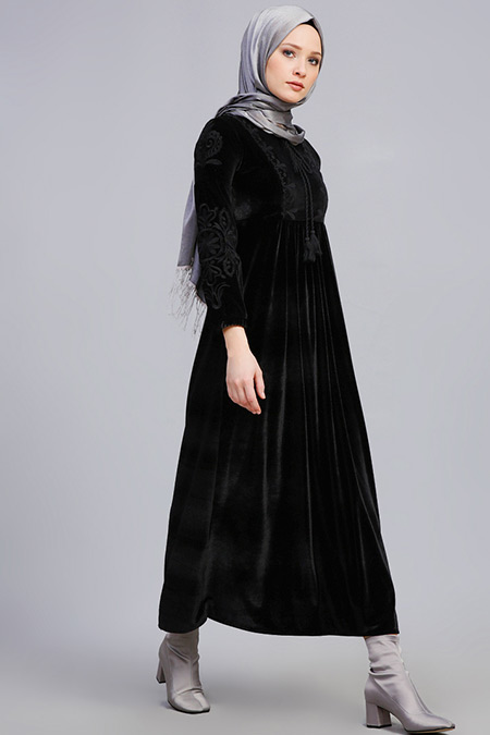Refka Siyah Nakışlı Kadife Elbise