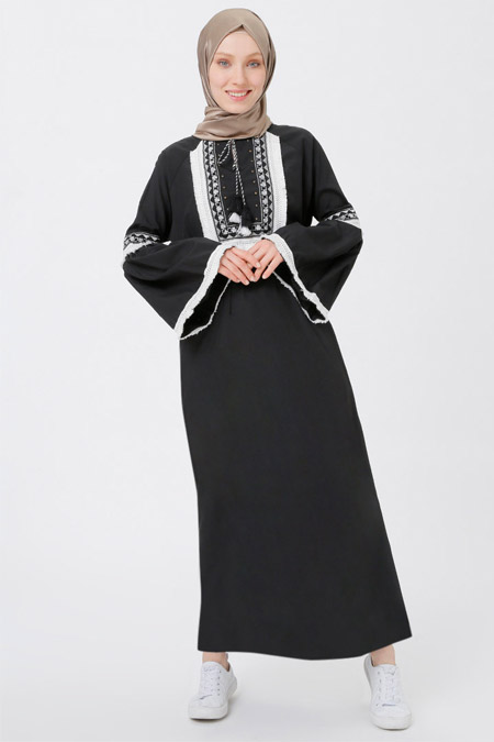 Benin Siyah Yakası Bağcıklı Elbise