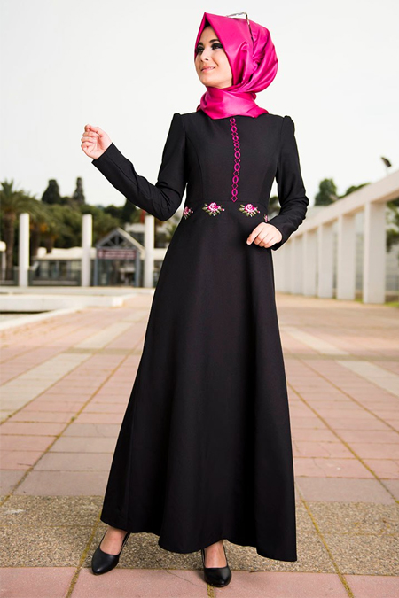 Nurgül Çakır Siyah Kanaviçe Elbise