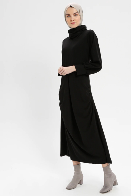 Mileny Siyah Boğazlı Yaka Elbise