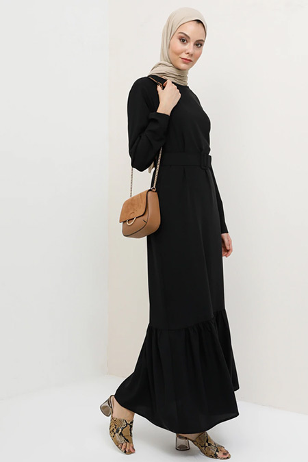 Tavin Siyah Doğal Kumaşlı Kemerli Elbise