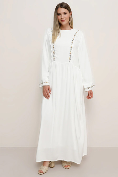 Alia Beyaz Doğal Kumaşlı Nakış Detaylı Elbise