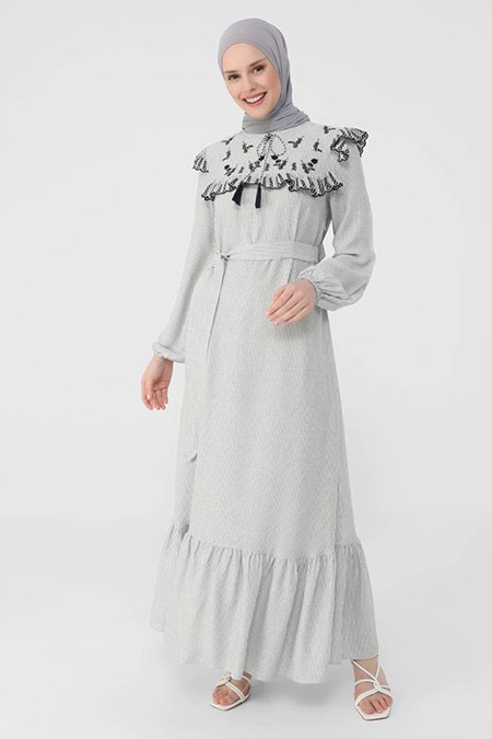 Refka Lacivert Nakış Ve Fırfır Detaylı Kendi Kumaşından Kemerli Çizgili Elbise