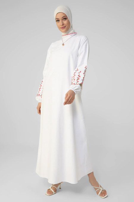 Refka Off White Kolları Nakış Detaylı Elbise