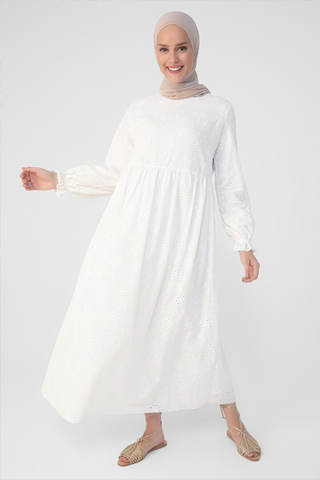 Refka Beyaz Doğal Kumaşlı Nakış Detaylı Astarlı Elbise