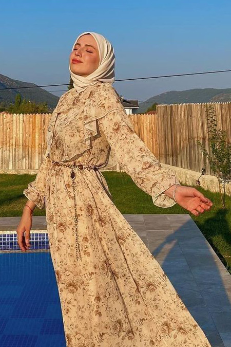 Refka Bej Volan Detaylı Çiçekli Şifon Tesettür Elbise